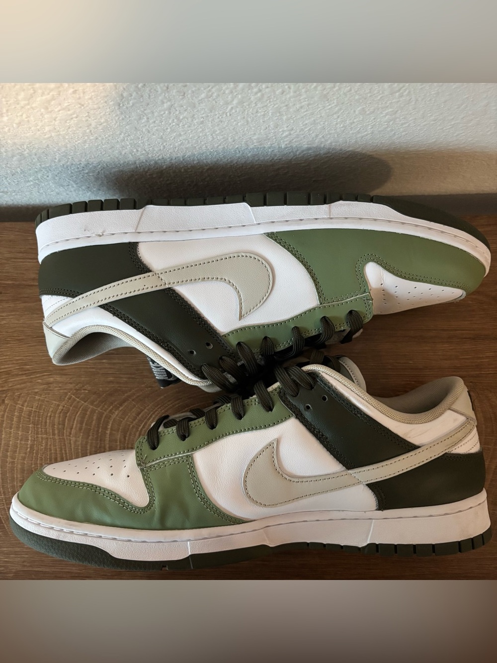 Nike Men’s Low-Top Sneakers - White & Olive Size 13 - Picture 5 of 9